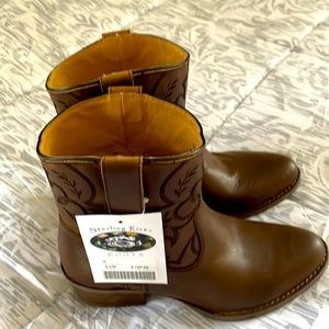 New with tag, women’s boots size 9.5